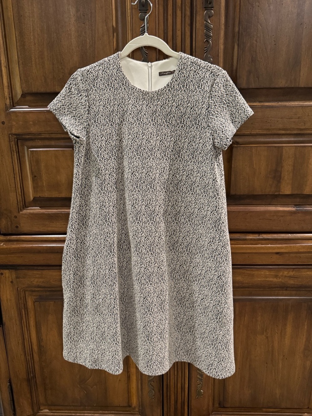 J. McLaughlin Cream and Black Textured Short-Sleeve Shift Dress - NWT - Small